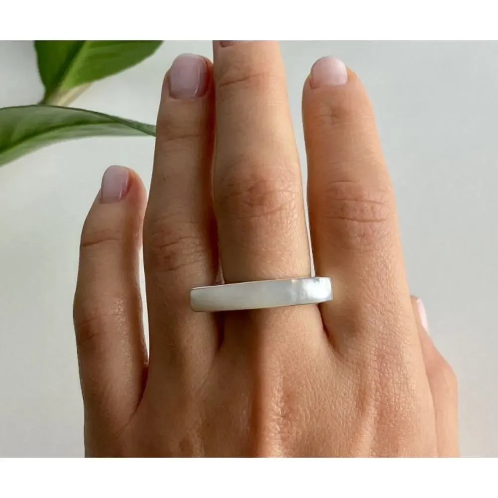 925 Sterling Silver Mother OF Pearl Ring Size 8.5